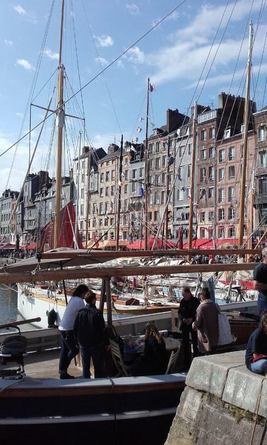 Apartament La Fleur D Honfleur Avec Son Parking Zewnętrze zdjęcie